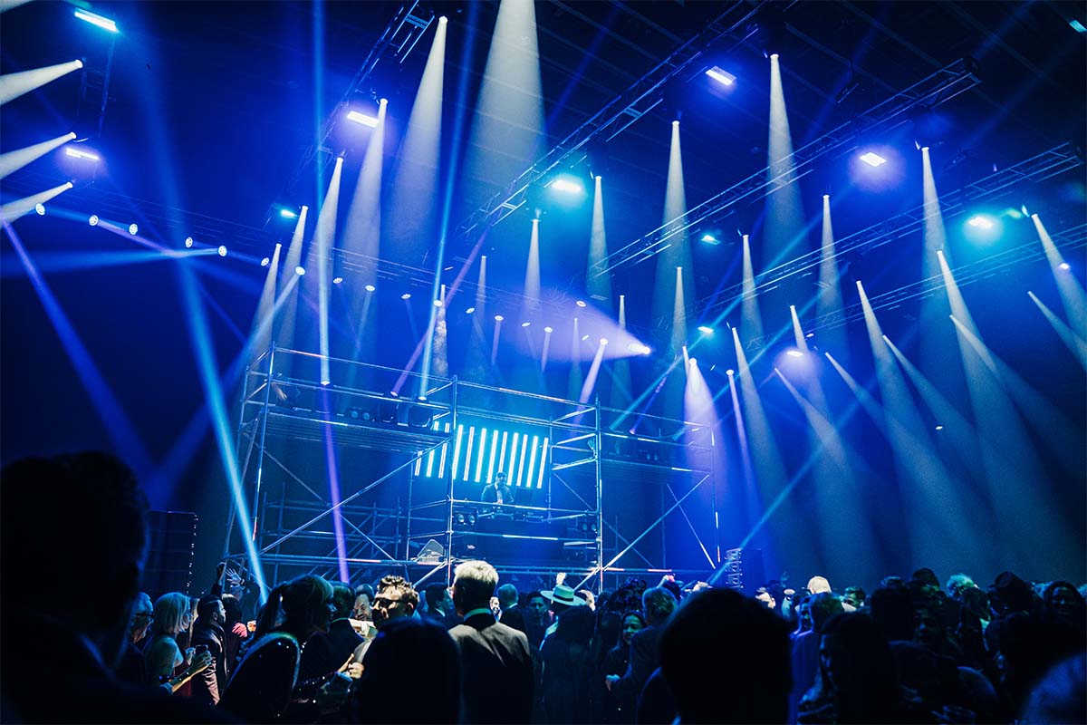 What Sets High-End Event Production Apart? The Difference Between AV Rental and a True Production Partner